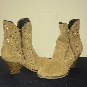 MoMo- Tan Suede Ankle Boots